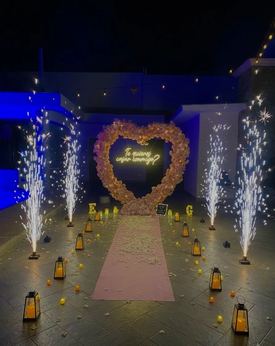 Pedida de matrimonio con chisperos y corazón floral